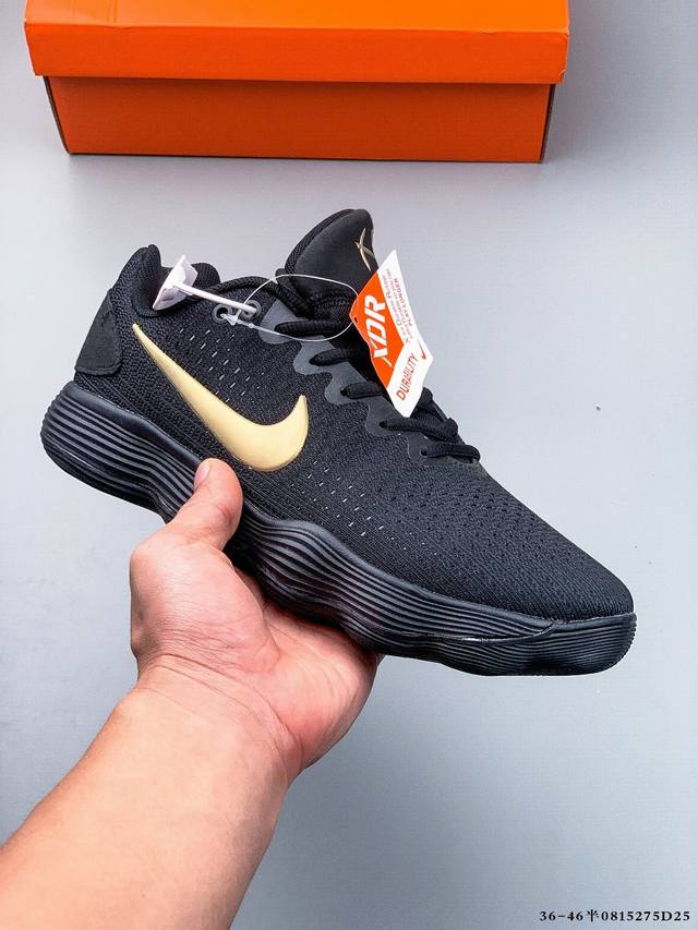 Nike Hyperdunk 2017 Flyknit 低帮篮球鞋 编织面料搭载飞线组成的鞋面提供透气性及耐用性 科技泡棉中底缔造舒适落地缓震体验 081527