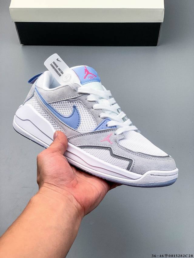 Nike Air Jordan Cmft Era 新款透气百搭休闲鞋 Jordan Cmft Era 聚焦于日常舒适体验，采用低帮轮廓，搭配网眼与麂皮材质鞋面，