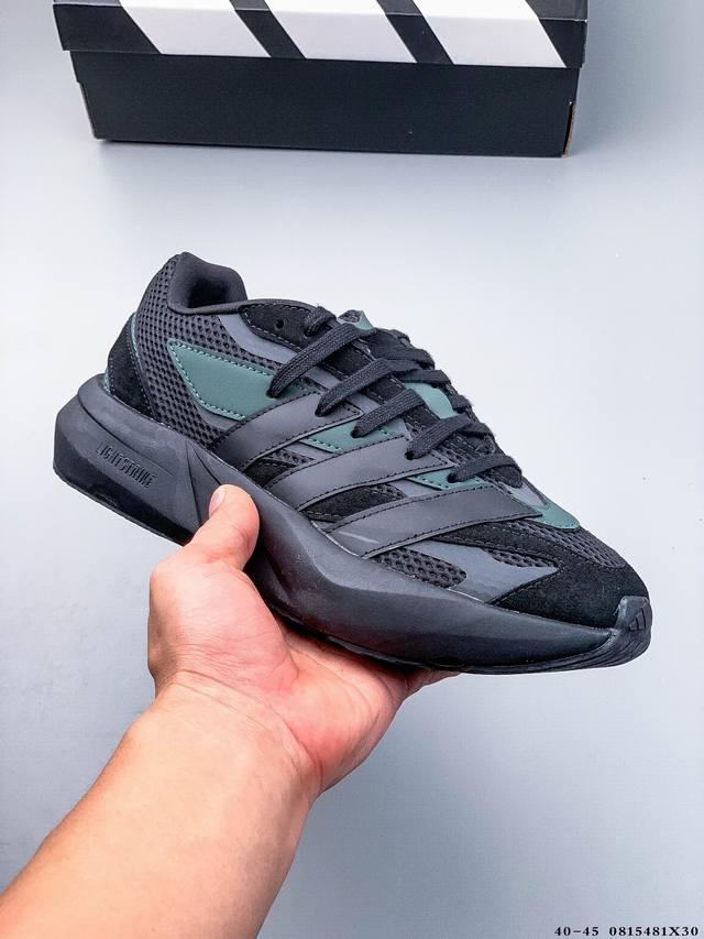 Adidas Lightblaze 舒适防滑 新款阿迪达斯低帮跑步鞋 极致轻盈的Lightweight Upper设计 带来近乎裸足的舒适体验 中底采用尖端科技