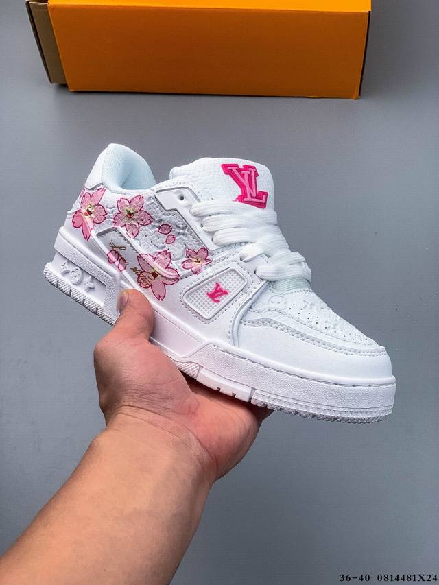 路易威登 Louis Vuitton Lv路易威登板鞋 乘风破浪的姐姐争先种草款,舒适透明底和百搭性霸屏整个时尚娱乐圈，正品1:1套楦复刻，细节调整完美主义！鞋