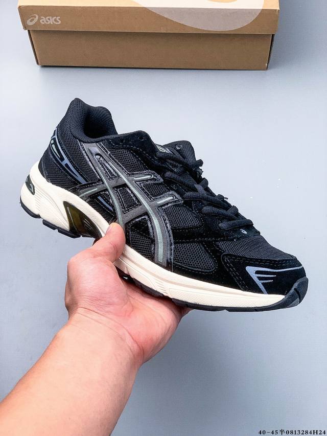 Asics Gel-1 亚瑟士新款运动跑步鞋 Asics Gel-1 可以称得上是复古美学的入门代表作，它所呈现的是千禧年后期的时代变迁风格。 整双鞋在鞋面部分