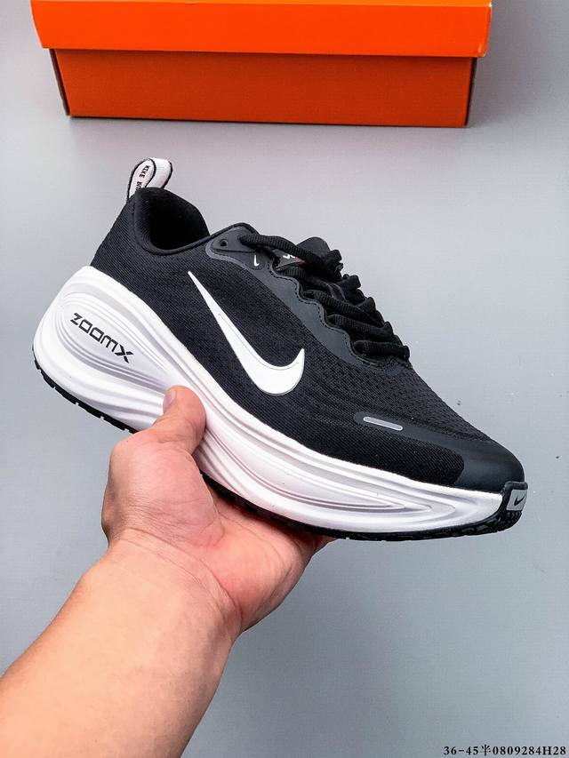 Nike Vomero 18 Plus 耐克 舒适减震防滑 低帮跑步鞋 全掌Reactx泡绵中底 前掌和后跟还配备了Air Zoom气垫单元 据说跑起来更快更舒