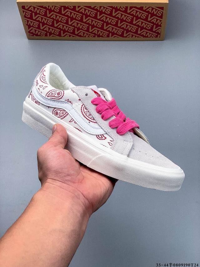 万斯 Vans Sk8-Low 复古低帮百搭休闲滑板鞋 Sk8-Low 作为 Sk8-Hi 的衍生鞋型，在保留鞋头、鞋带眼片、侧边条纹等各处细节的基础上，将 S