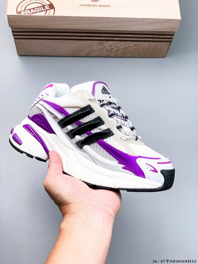 公司级！Pharrell Williams 与 Adidas 在巴黎时装周上揭晓了全新鞋款Adidas Jellyfish 水母 。Jellyfish 鞋款是从