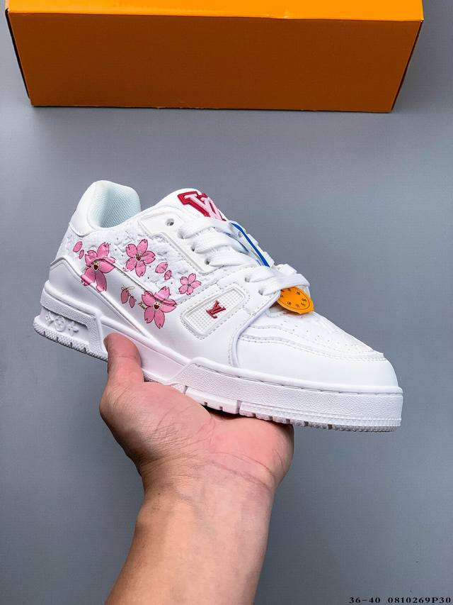 路易威登 Louis Vuitton Lv路易威登板鞋 乘风破浪的姐姐争先种草款,舒适透明底和百搭性霸屏整个时尚娱乐圈，正品1:1套楦复刻，细节调整完美主义！鞋