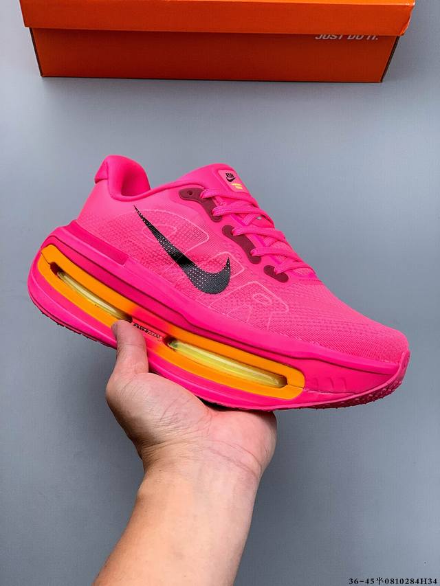 公司级！Nike Vomero Premium 耐克顶级迈柔 路跑鞋，通过超强缓震与舒适度的全面提升令跑步更加轻松，缓解冲击压力，加快恢复节奏。 Nike Vo