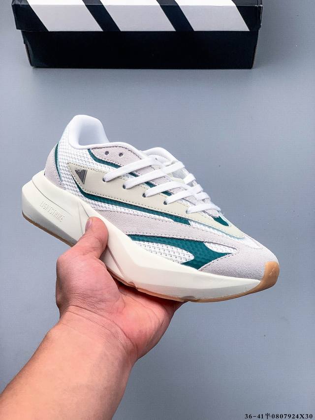 Adidas Lightblaze 舒适防滑 新款阿迪达斯低帮跑步鞋 极致轻盈的Lightweight Upper设计 带来近乎裸足的舒适体验 中底采用尖端科技
