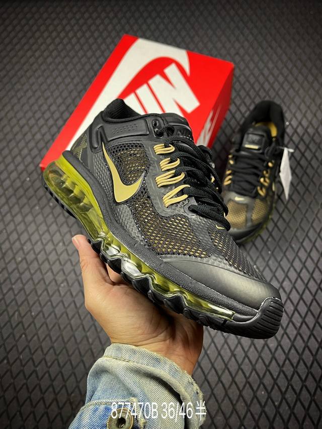 B 公司级Nike Air Max 2013 联名气垫跑鞋 整体依旧以Stussy标志性的麻布编织材质覆盖 鞋身大面积采用了网眼材质为主 并且后跟部分还带有反勾