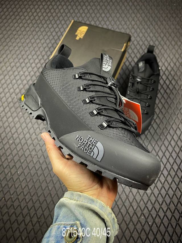 C The North Face 北面 户外运动休闲登山鞋越野徒步鞋 #大厂品质 面料采用进口牛皮 鞋底采用Vibram黄金大底 专门为鞋底设计的橡胶以出色的耐