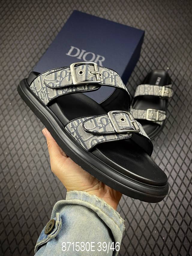 Dior迪奥 最新款 Dioriviera Dway 圆头套穿一字拖鞋 厚底 拖鞋 原版购入开发 做货 这款 Dior H-Town 凉鞋致敬运动风格经典标识，