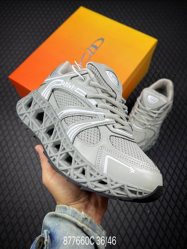 C 纯原Dior迪奥 B35 圆头系带 低帮 生活休闲鞋 采用轻盈的橡胶精心制作 饰以曲纹藤格纹 Cosmo图案 重新诠释经典设计 镂空设计搭配橡胶内底若隐若现