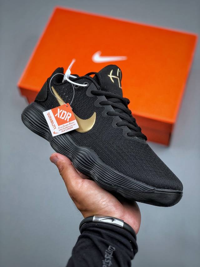 Nike Hyperdunk 2017 篮球鞋 采用了Em工程面料打造，而鞋底全掌React缓震方案，鞋面除了网面设计，穿着感受和实战性能都不错。 货号：Ih0