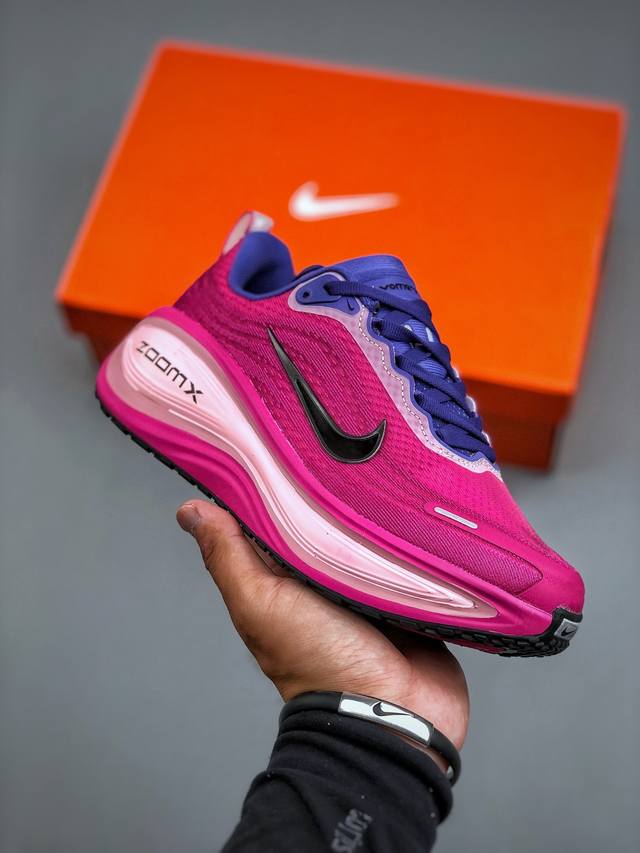 Nike Vomero Plus 耐克 舒适减震防滑 低帮跑步鞋Hv8154 400 尺码：36-40 半