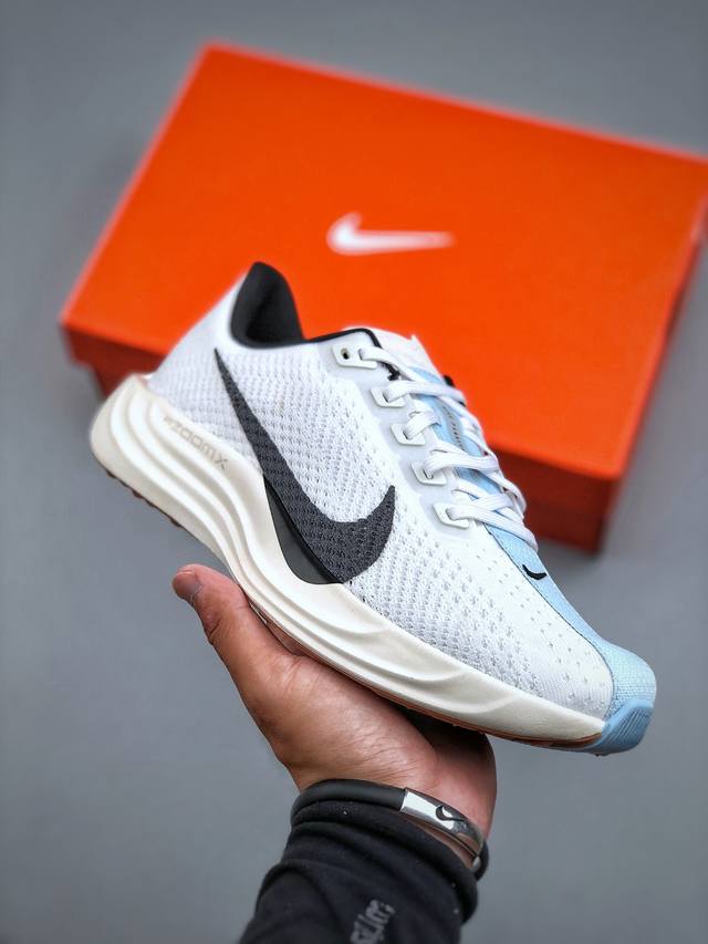 Nike Flex Plus Pegasus Plus 舒适跑鞋网面透气跑步鞋 兼顾迅疾外观和稳固脚感 后跟覆面和中足动态支撑巧妙融合 缔造稳定顺畅的迈步体验