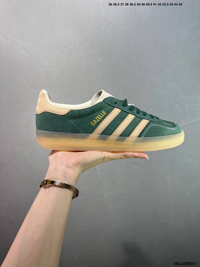 公司级Adidas Originals Gazelle Indoor 三叶草休闲防滑耐磨低帮板鞋 鞋头出色设计 塑就出众贴合感 稳固的后跟贴合足部曲线设计 软弹