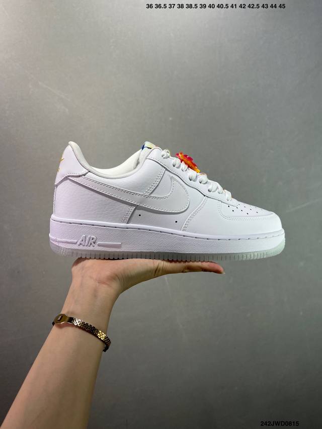 公司级Nk Air Force 1′07 Low 空军一号低帮百搭休闲运动板鞋 Ib8875-111 柔软、弹性十足的缓震性能和出色的中底设计 横跨复古与现代的