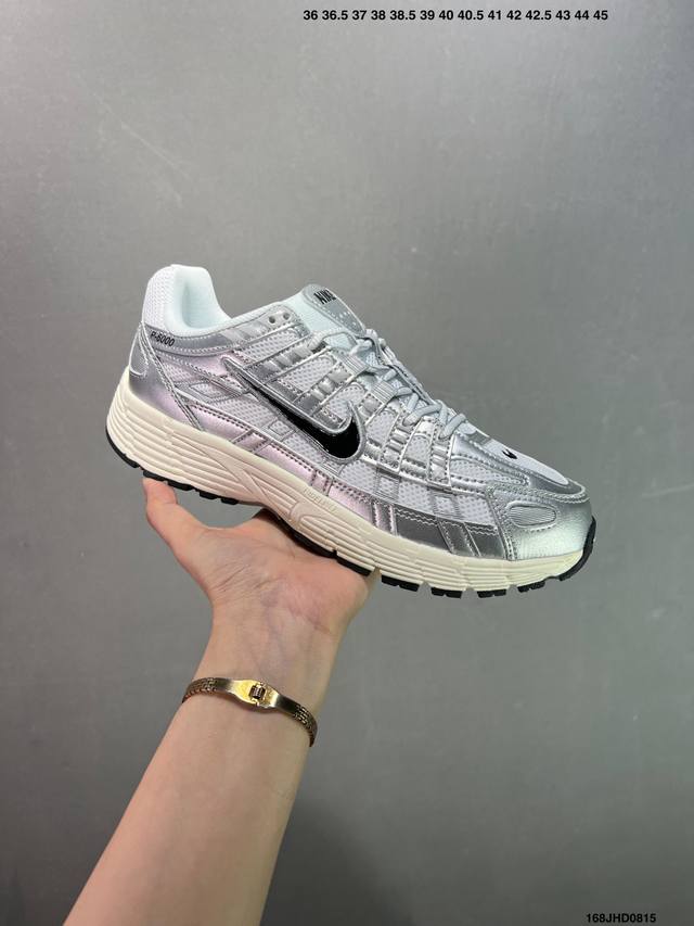 公司级耐克Nike P-6000 跑鞋内外侧都用了红色的钩子，采用透气材料，搭配匠心覆面，再现千禧年代的跑鞋风格，塑就大气外观。鞋款秉承 Nike Pegasu