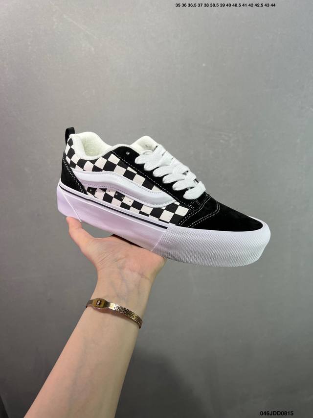Vans Classics Knu Skool 苏格兰格纹拼接 厚鞋舌面包鞋 Vans联名超火的土豆鞋，复古经典，鞋头放大、包边上移加厚、鞋舌加厚。Vans C