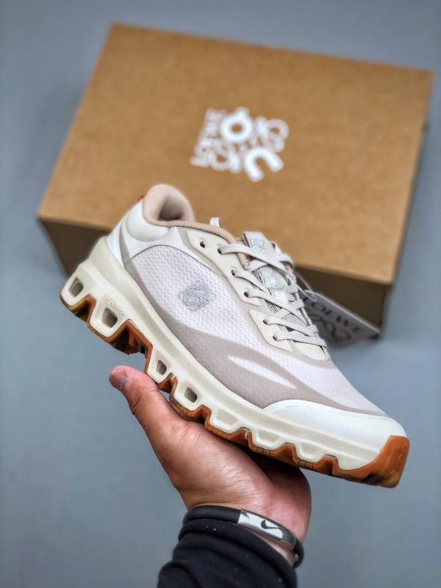 On昂跑 Cloudventure Loewe 2系列低帮轻量舒适多功能休闲运动鞋采用工程飞织网布组合再生聚酯纤维鞋面材质搭载独家隐藏速度中板 镂空Cloudt