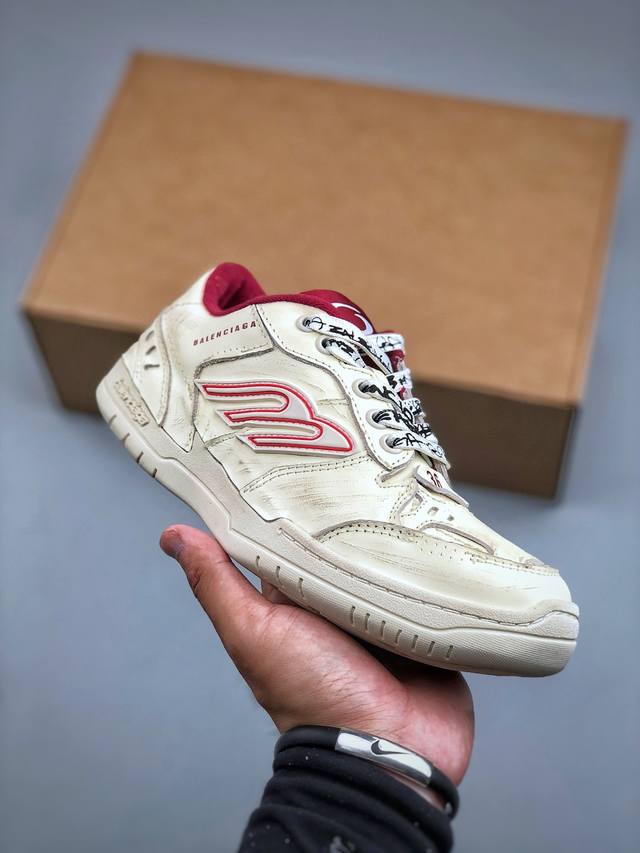 礼盒版本 女鞋先出 Balenciaga 巴黎世家 Hamptons 手工做旧款 牛皮革 复古圆头系带低帮休闲鞋 官方原配套鞋盒 防尘纸配套齐全 货号：8417