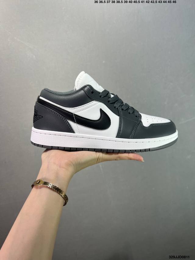 Nike Air Jordan 1 Low Aj1乔1低帮休闲板鞋 同步官方配色 原档冲孔鞋头 四线拉帮 鞋舌高弹海绵填充 官方货号:553558 113 Si