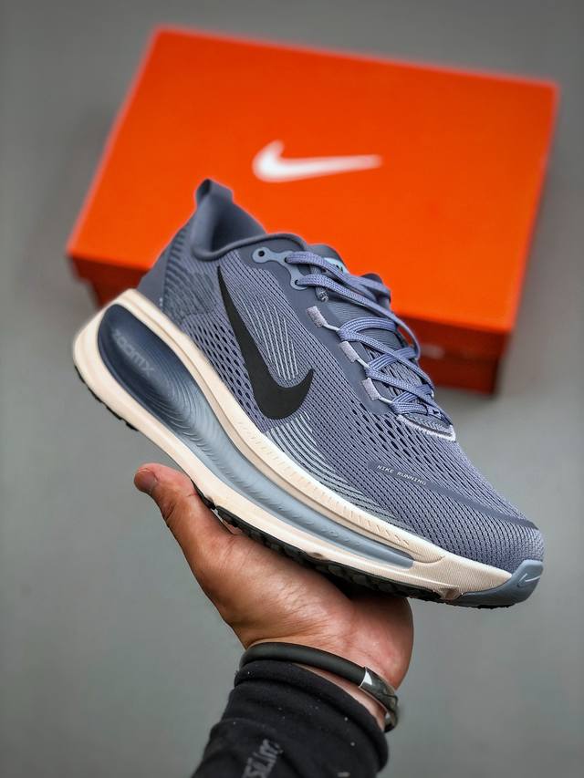 J版 Nike Vomero 18 耐克 舒适减震防滑 低帮跑步鞋全掌Reactx泡绵中底 前掌和后跟还配备了Air Zoom气垫单元 据说跑起来更快更舒适哦