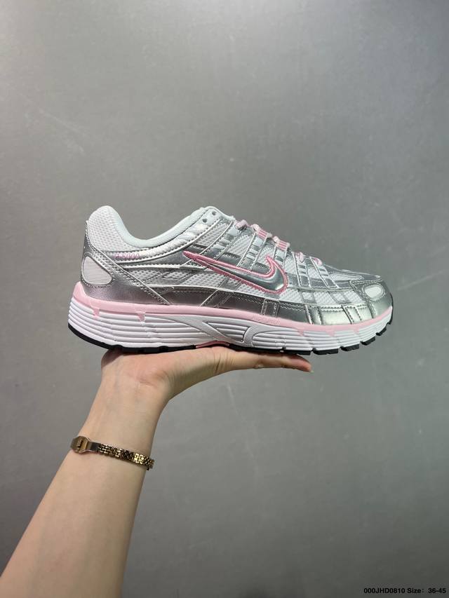 公司级耐克Nike P-6000 跑鞋内外侧都用了红色的钩子，采用透气材料，搭配匠心覆面，再现千禧年代的跑鞋风格，塑就大气外观。鞋款秉承 Nike Pegasu