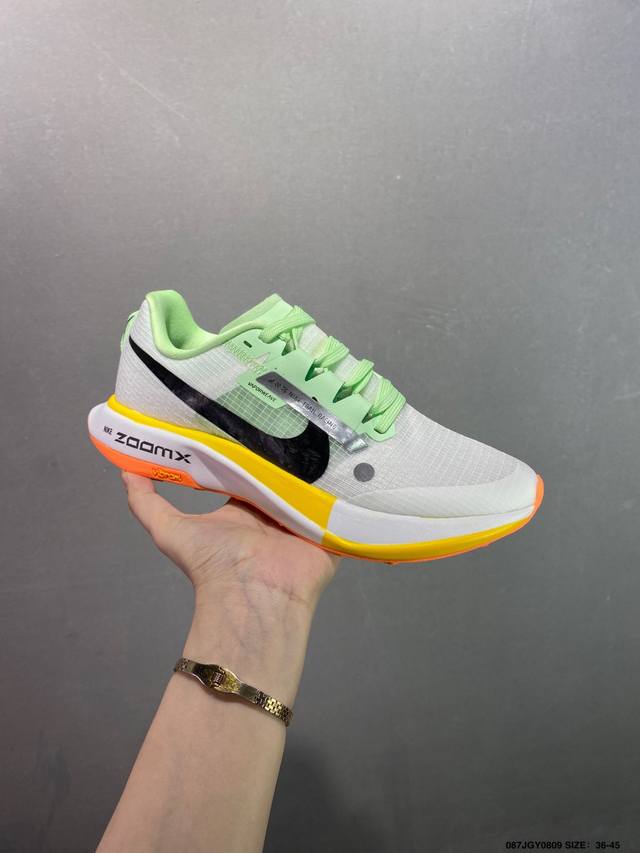 真标耐克 Nike Zoomx Ultrafly Trail 越野竞速跑步鞋 训练鞋 男女同款运动鞋。这款越野竞速跑步鞋将竞速设计与优质性能巧妙结合，助你彰显个