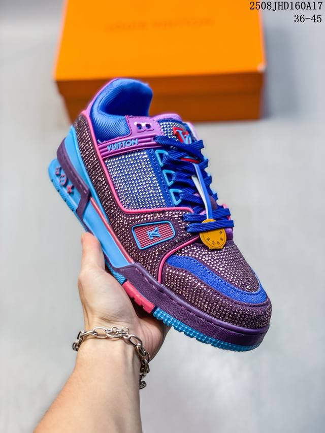 路易威登 Louis Vuitton Lv路易威登板鞋 新款 Lv Trainer最新配色运动鞋 L家 篮球鞋风格运动鞋 该鞋由艺术总监 Virgil Ablo