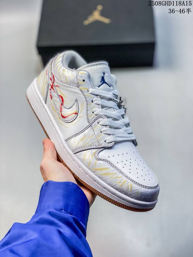 Nike Air Jordan 1 Low Aj1乔1低帮休闲板鞋 同步官方配色 原档冲孔鞋头 四线拉帮 鞋舌高弹海绵填充 官方货号:553558 113 Si