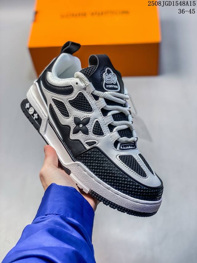 Lv Skate Sneaker 路易威登 2025年新款运动板鞋 蛇年限定 春夏秀场初次亮相，此次以粒面牛皮革焕新呈现。加垫鞋领和鞋舌援引滑板鞋设计，科技鞋带