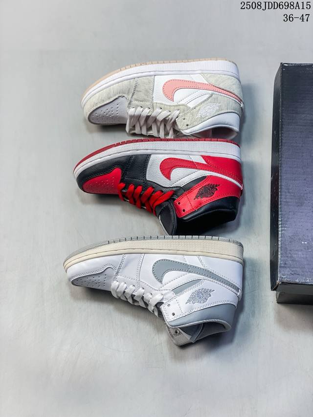 真标耐克女款运动板鞋 Nike Air Jordan 1 Retro High Og 乔丹一代Aj1 乔1 Aj1 篮球鞋复刻运动鞋。皮面高帮板鞋的设计灵感源自