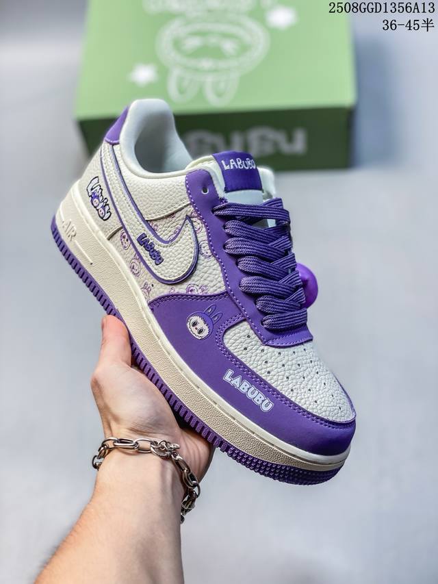 海外爆款限量发售！高端定制Nike Air Force 1 Labubu 联名-紫白 鞋身满是 Labubu 萌趣元素，搭配同款挂饰，高端定制 低帮休闲板鞋 定