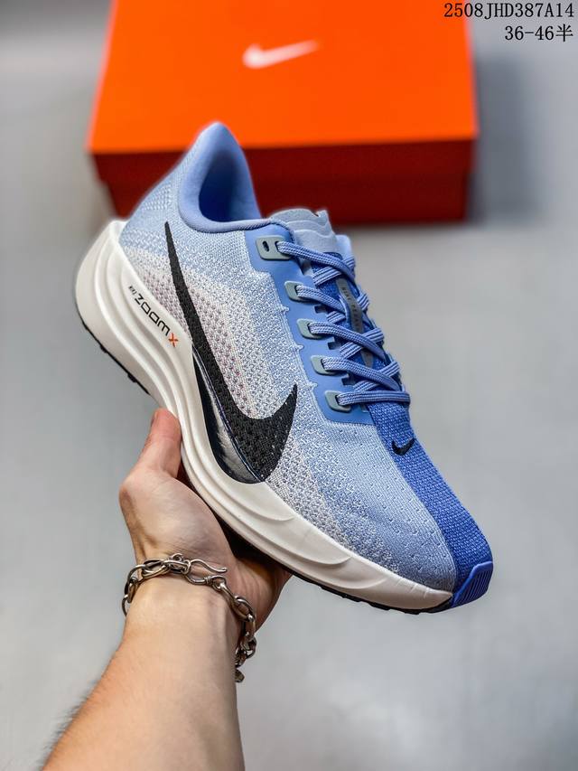 Nike 耐克 男女鞋真标半码制，升级原楦原纸版数据开发，采用弹性 Flyknit 飞织鞋面材质，内里嵌入定型海绵，全掌型 Zoomx 泡绵中底，外置防滑耐磨橡