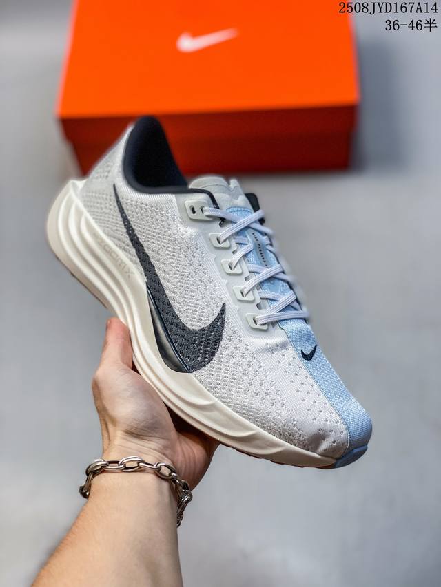 耐克 Nike Reactx Pegasus Plus Next Nature 超级飞马跑步鞋 厚底增高运动老爹鞋。登月兼顾迅疾外观和稳固脚感，后跟覆面和中足动