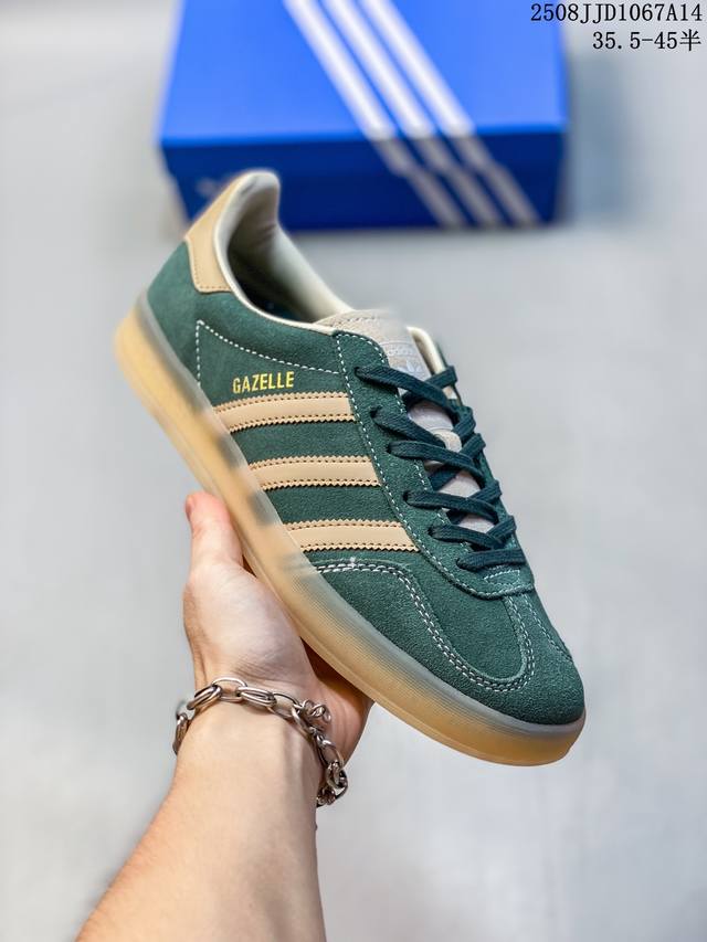 Adidas 阿迪达斯 德训系列 男女鞋真标半码制，原楦开发版型，采用猪巴革组合环保纤维革鞋面材质，内环保海玻璃鞋垫，外置Rb橡胶大底将复古进行到底，阿迪达斯A