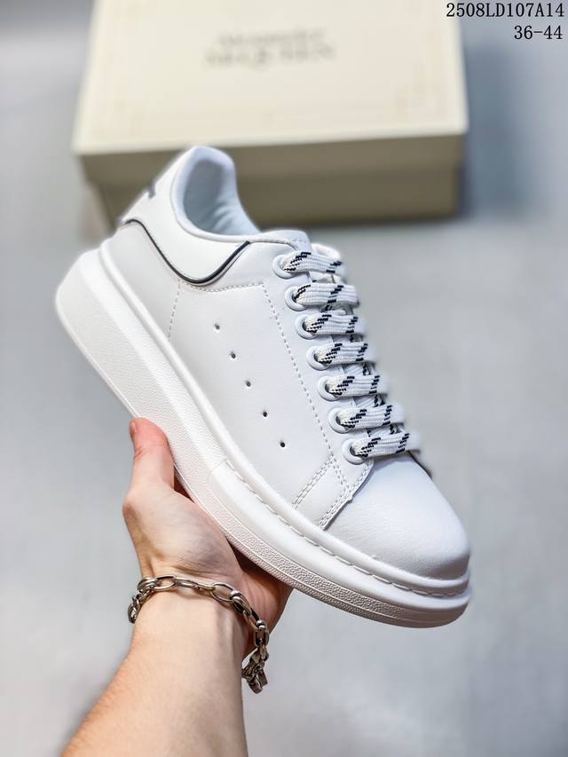 真标意大利高奢品牌Alexander Mcqueen亚历山大 麦昆 Sole Leather Sneakers低帮时装厚底休闲运动小白鞋 货号:553770 W