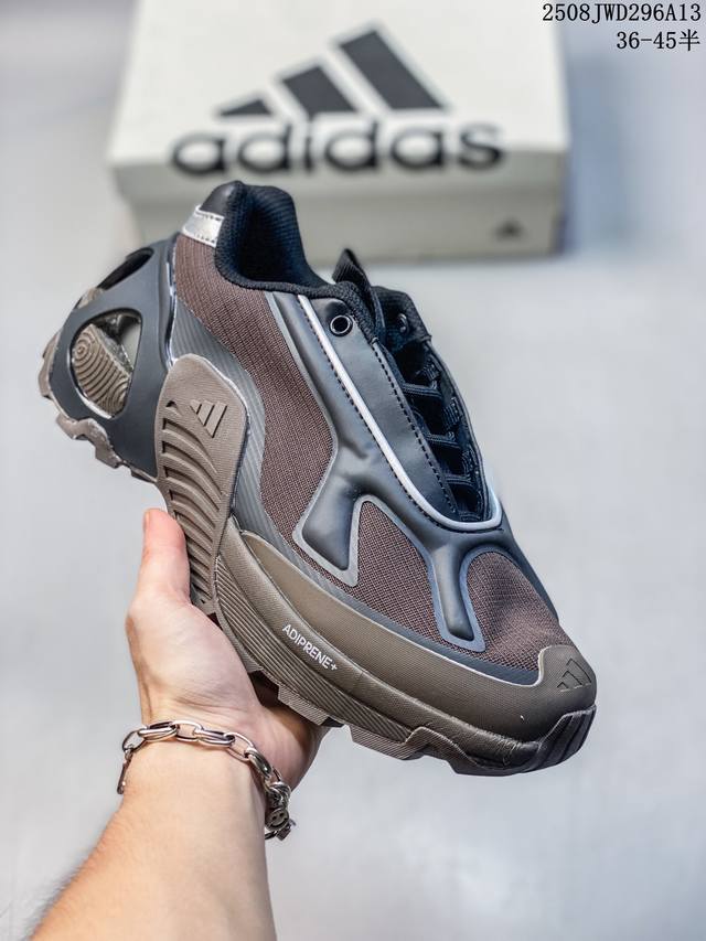 Adidas 阿迪达斯 原楦原纸版开发版型，采用耐磨牛津布组合纤维革鞋面材质，搭载减震科技恢复性高密Lightstrike 泡棉搭配前掌 Adiprene+ 填