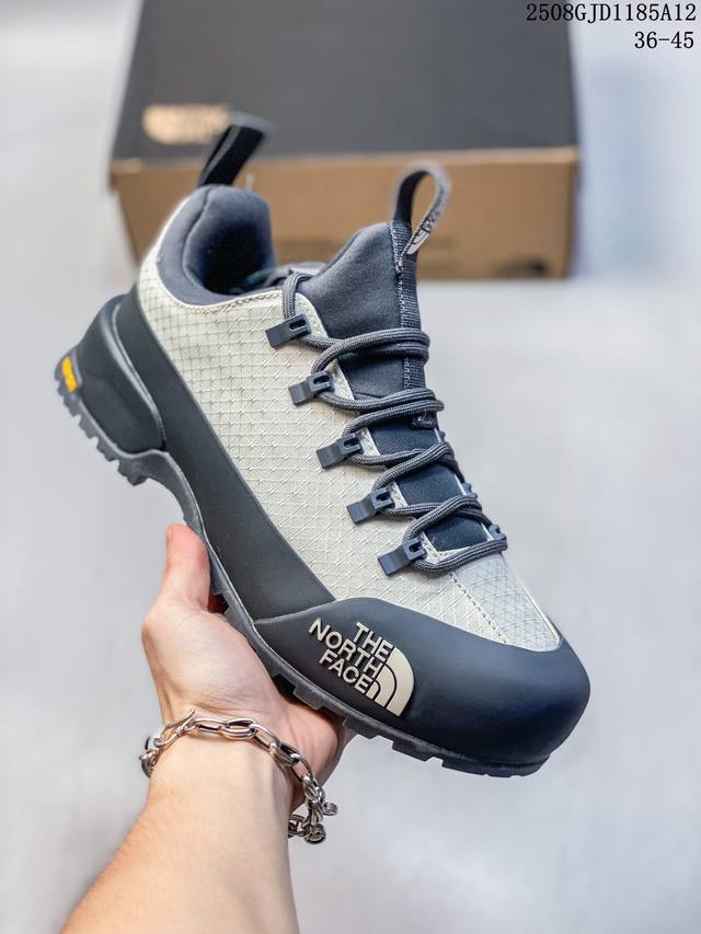The North Face Glenclyffe 北面 面料采用进口磨砂牛皮 公司级版本 鞋底采用Vibram黄金大底 专门为鞋底设计的橡胶以出色的耐磨性 良