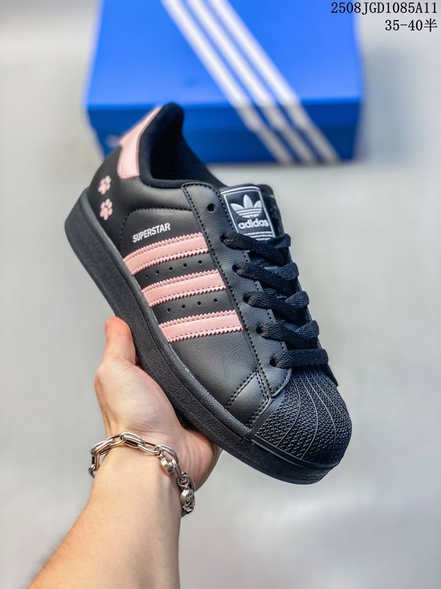 Ad Originals Superstar 经典复古贝壳头板鞋 Eg4959 诞生于1969年 是第一双将全皮面鞋 身与橡胶鞋头结合在一起的低帮篮球鞋 Sup