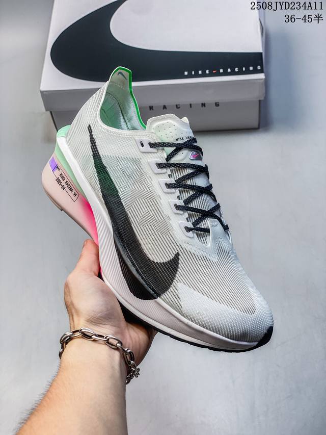 公司级Nike Zoomx Vaporfly Next% 4耐克 轻量化 网面透气运动鞋 这款新一代最强跑鞋在鞋面和鞋底都进行了全方位升级鞋面使用了全新 Vap