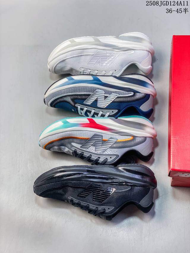 New Balance 新百伦 男鞋半码制，采用猪巴革拼接透气网眼织物鞋面，T-Beam大底提供足步弓支撑，保持步态稳定，后跟搭载外露缓震胶美国波士顿运动品牌-