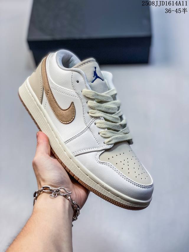 耐克Nike Sb Zoom Dunk Low 板鞋 系列经典百搭休闲运动板鞋加厚鞋舌的填充，使舒适性大大提升，同时也更方便穿脱中底部分则加入了脚感柔软舒适Zo