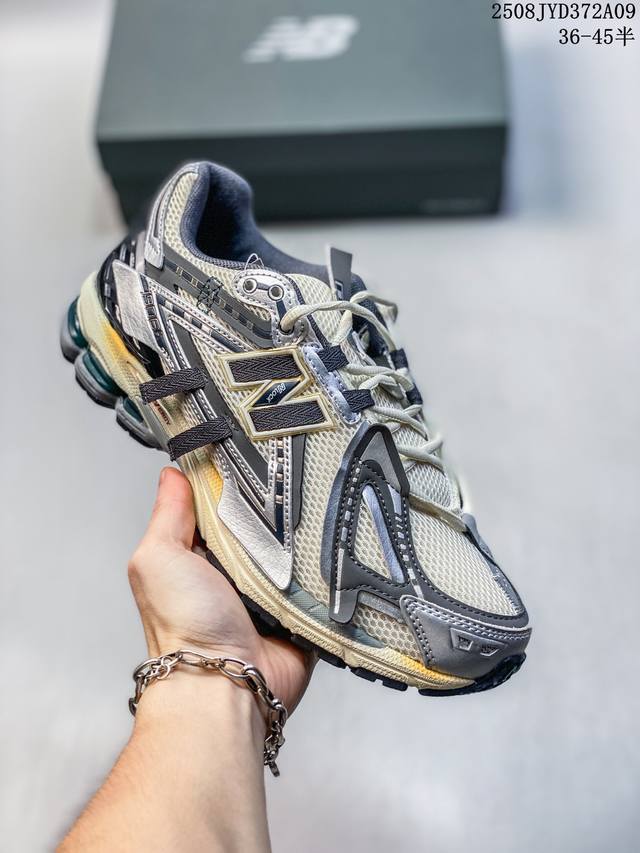 公司级 真标 新百伦 New Balance M1906系列 复古运动鞋单品宝藏老爹鞋款。作为Nb最经典的档案鞋型之一，与 2一样，1906有着Nb最成熟的技术