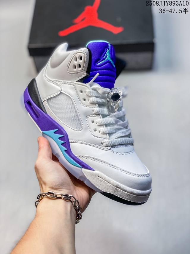 Nike Air Jordan 5 Low 乔丹Aj5代低帮复古休闲文化篮球鞋。Air Jordan创立于1985年是Nike旗下以史上最著名的Nba球星迈克尔