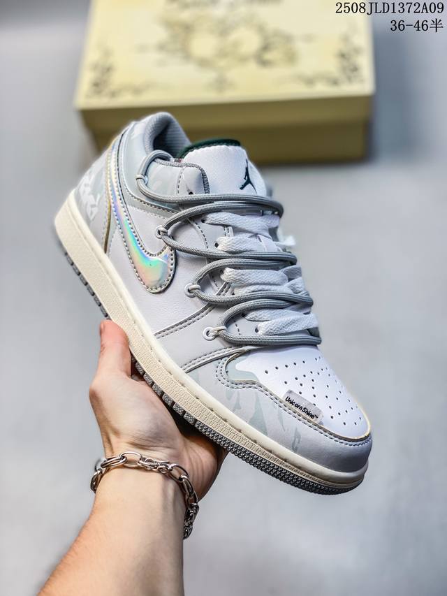 公司级Nike Air Jordan 1 Low Aj1乔1低帮休闲板鞋 同步官方配色 市场唯一独家头层皮打造 原鞋原档案开发 原厂皮料 原档冲孔鞋头 正确满胶