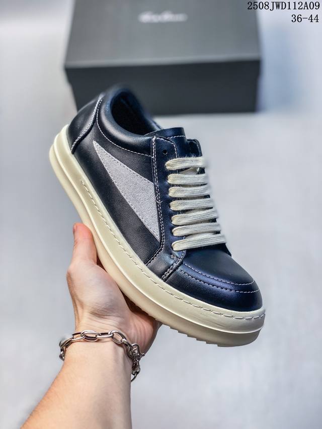 Rick Owens Ro Hollywood 欧文斯 小牛皮 圆头系带低帮板鞋 性价比天花板 优质牛皮 触感细腻 柔软舒适 具有良好的透气性 精选优质橡胶底料