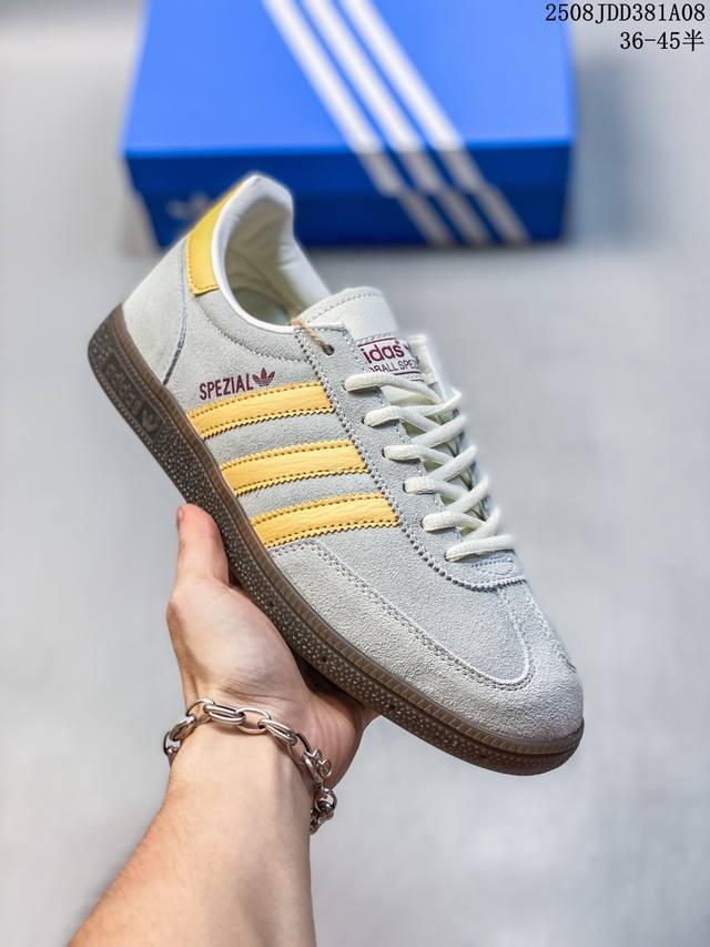 Adidas 阿迪达斯 德训系列 升级原楦原纸版开发，采用固色翻毛皮组合软质牛剖革鞋面材质，外置Rb耐磨橡胶大底展现浓厚的复古味道，阿迪达斯Adidas Ori