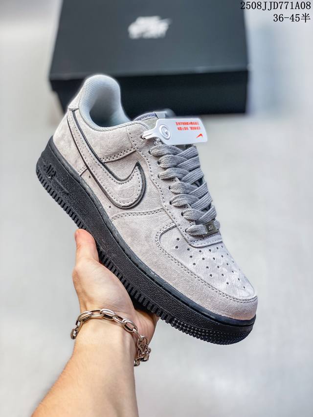 公司级带半码 耐克 Nike Air Force 1 ’07 空军一号 Af 1 低帮 厚底增高百搭 休闲运动板鞋。柔软、弹性十足的缓震性能和出色的中底设计，横