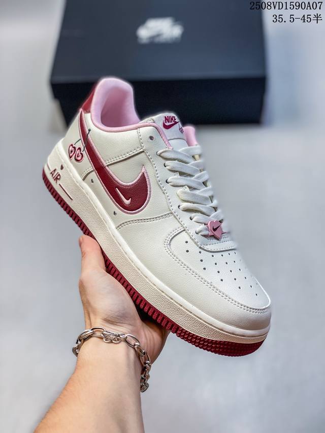 公司级带半码 耐克 Nike Air Force 1 ’07 空军一号 Af 1 低帮 厚底增高百搭 休闲运动板鞋。柔软、弹性十足的缓震性能和出色的中底设计，横